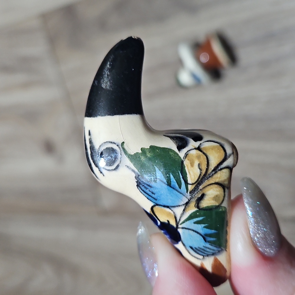 Vintage Mexican Tonala Ceramic Glazed Koi Fish Toucan Frog On Mushroom Figurines - Picture 9 of 16